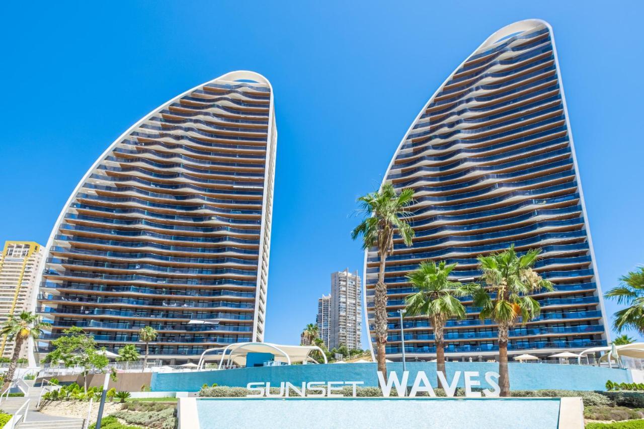 Sunset Waves Deluxe Apartments Poniente Beach Resort Benidorm Luaran gambar