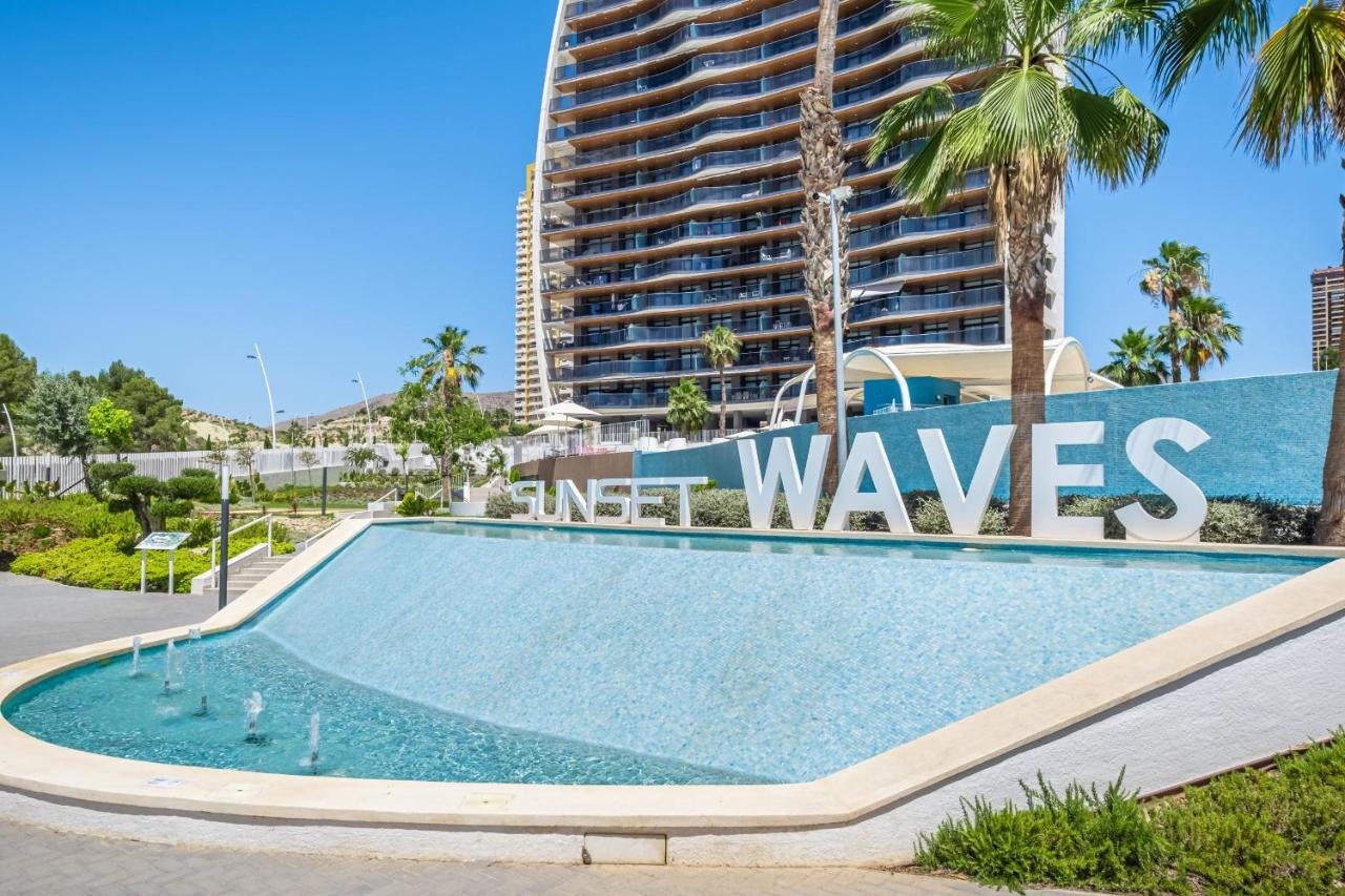 Sunset Waves Deluxe Apartments Poniente Beach Resort Benidorm Luaran gambar